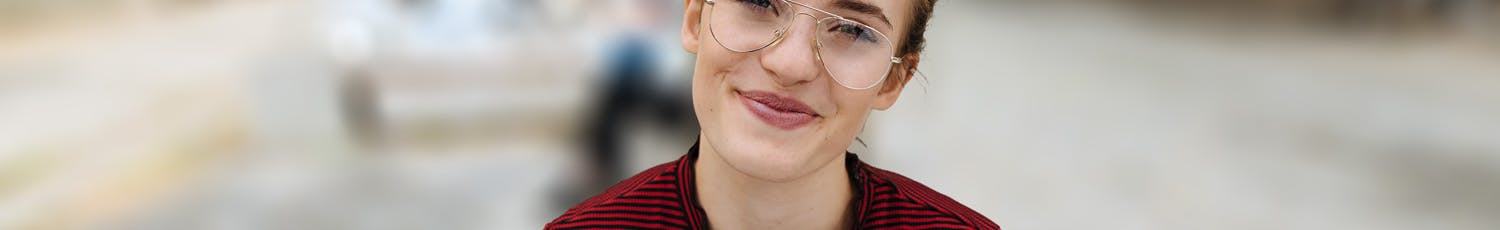 Porträtt med suddig bakgrund